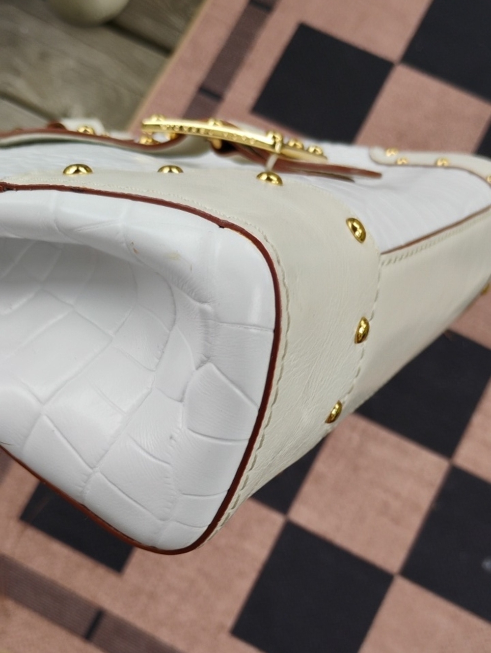 Michael Michael Kors Stylish White/Cream Croc-Emboss. 3 Compartment Shoulder Bag - Picture 6 of 15